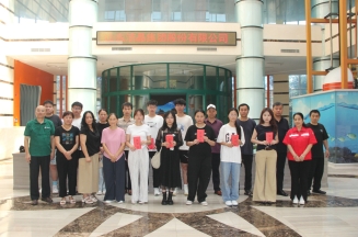 情系職工子女  助力夢想啟航——潔晶集團舉行職工子女高考獎學(xué)金發(fā)放儀式