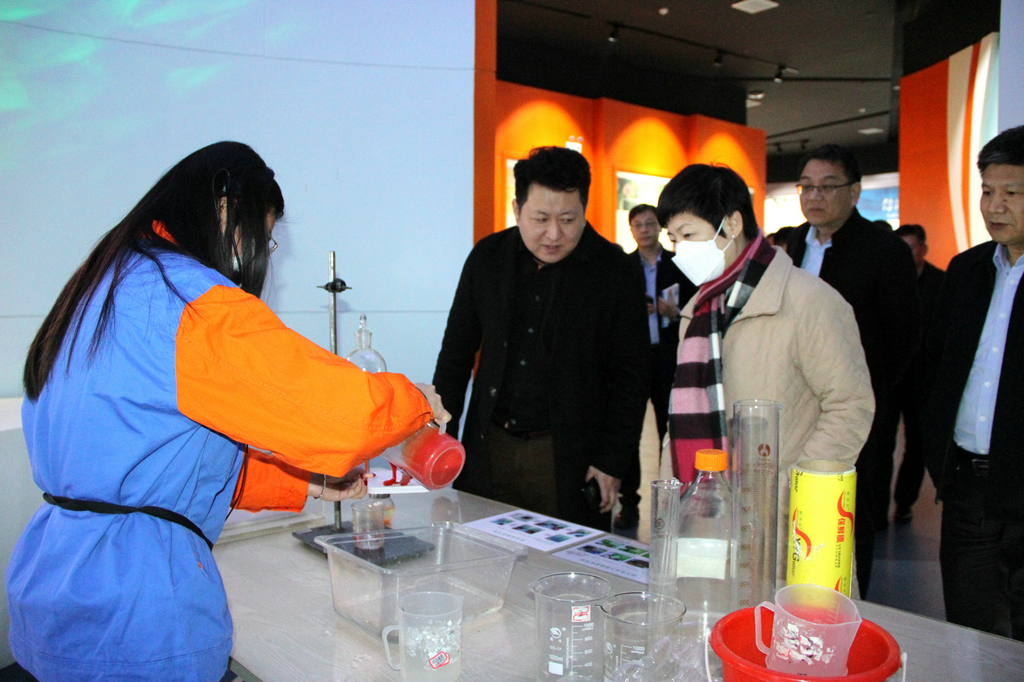 日照市副市長(zhǎng)張金梅來(lái)潔晶集團(tuán)調(diào)研