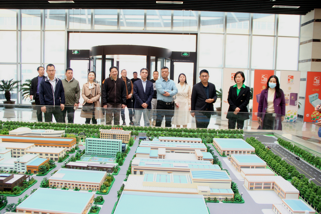 仙桃市黨組成員張艷敏來(lái)潔晶集團(tuán)考察 仙桃市黨組成員張艷敏來(lái)潔晶集團(tuán)考察