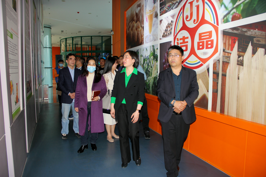 仙桃市黨組成員張艷敏來(lái)潔晶集團(tuán)考察