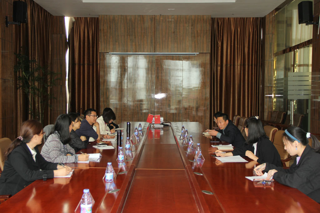 省標準化研究院及市區(qū)有關(guān)領(lǐng)導來潔晶進行專標融合調(diào)研